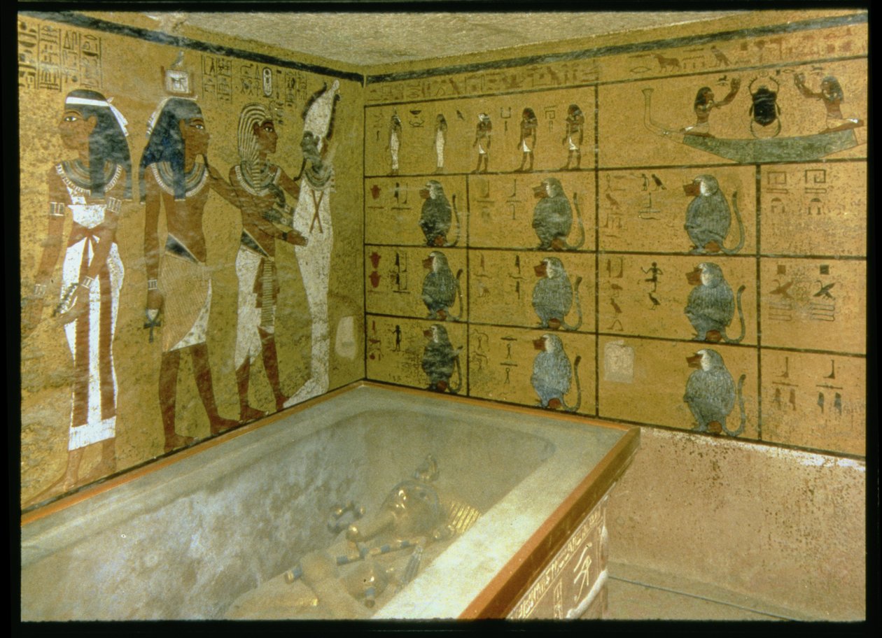 A câmara funerária no Túmulo de Tutancâmon, Novo Reino (foto) de Egyptian 18th Dynasty
