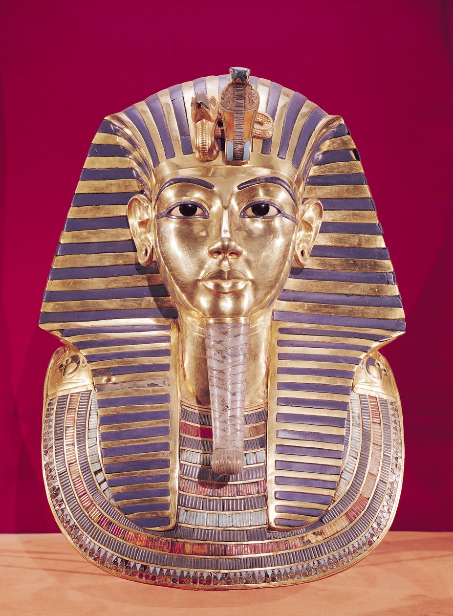 A máscara funerária de Tutancâmon (c.1370-1352 aC) c.1336-1327 aC, Novo Reino (incrustada de ouro com pedras semipreciosas) de Egyptian 18th Dynasty