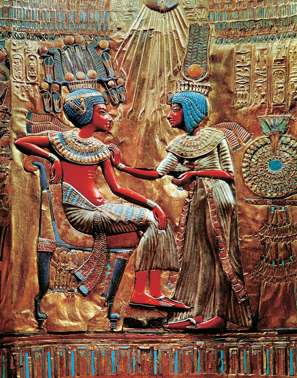 Tutancâmon e a esposa Ankhesenamon protegidos por um disco solar no trono, de Tesouro de Tutancâmon de Egyptian 18th Dynasty