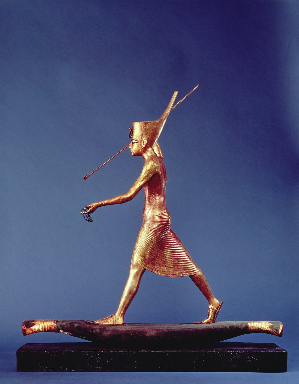 Tutancâmon (C.1370-1352 aC) o arpoador, do túmulo de Tutankamon, Novo Reino (madeira dourada) (ver também 3977 e 120779) de Egyptian 18th Dynasty