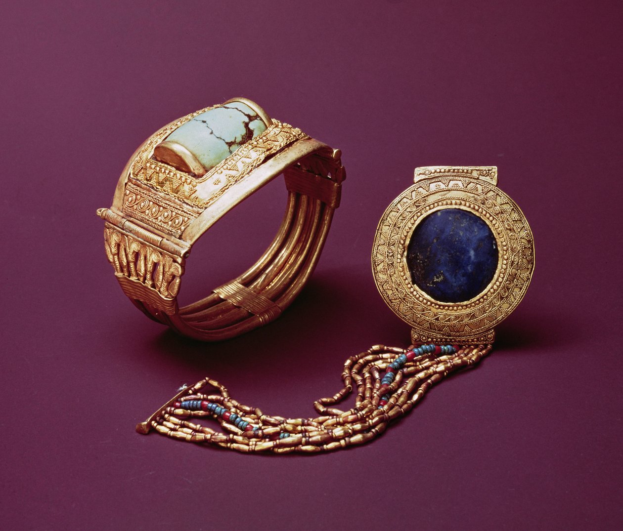Duas pulseiras, do túmulo de Tutankhamon (c.1370-1352 aC) Novo Reino (ouro) de Egyptian 18th Dynasty