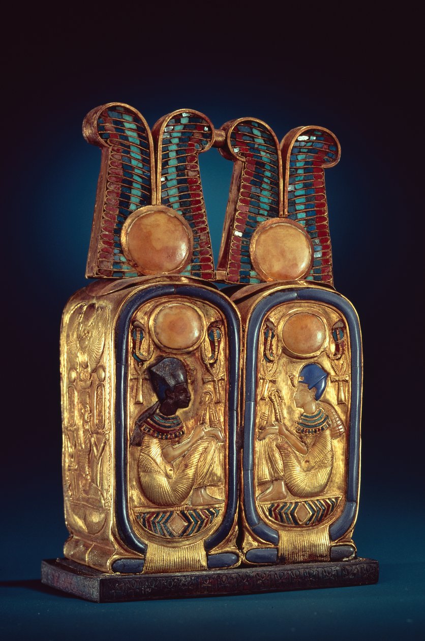 Caixa de unguento em forma de cartela dupla real, do túmulo de Tutancâmon, Novo Reino (madeira banhada a ouro incrustada com pasta de vidro) de Egyptian 18th Dynasty