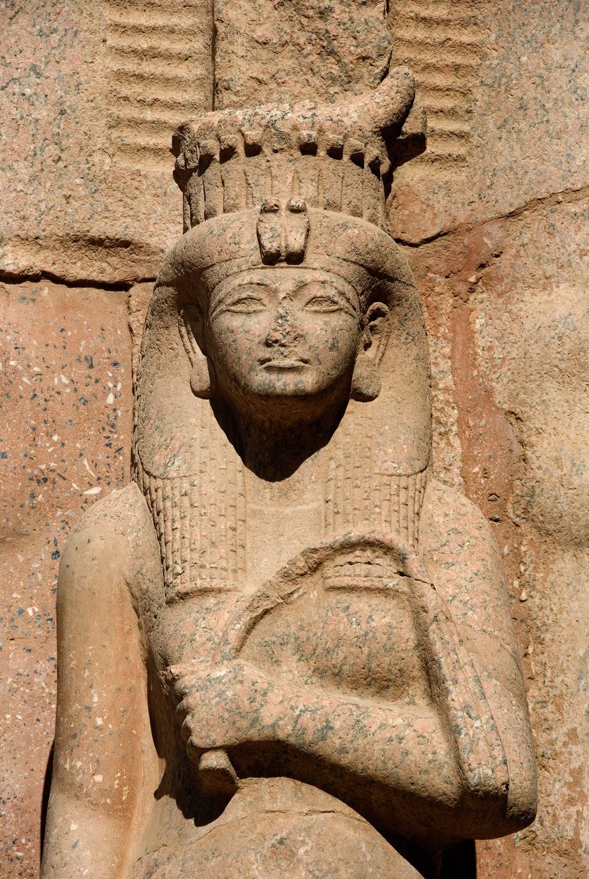 Arte do Antigo Egipto (Património Mundial da UNESCO): Pé da estátua colossal de Ramsés II (1298-1234 AC) com sua filha e esposa Bentanta (ou Bent Anath ou Bent Anath). Karnak do Egito, margem leste do Nilo de Egyptian 19th Dynasty