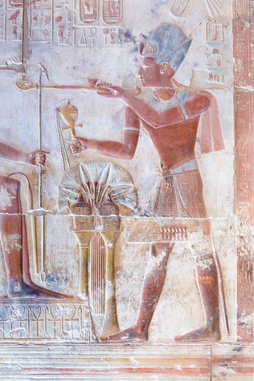 Relevo colorido, templo de Seti I, Abydos, Egipto de Egyptian 19th Dynasty