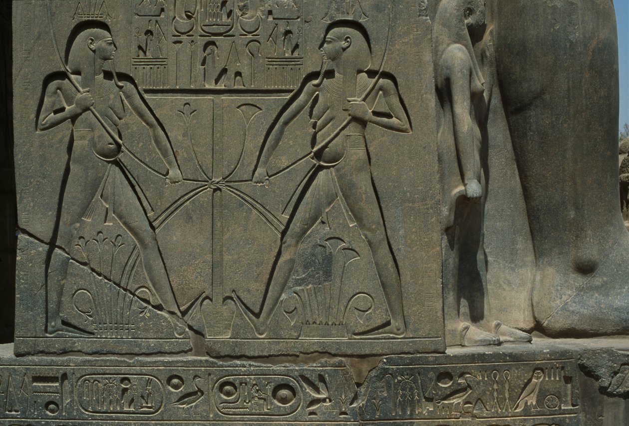 Detalhe de um relevo representando dois homens (grés) de Egyptian 19th Dynasty