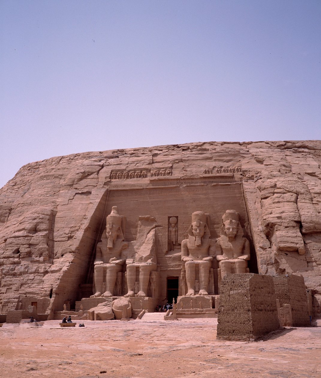 Antiquidade egípcia: Colosso do Templo de Ramsés II. 1271-1256 AC. Abu Simbel (Abu Simbel), Assuão, Egito de Egyptian 19th Dynasty