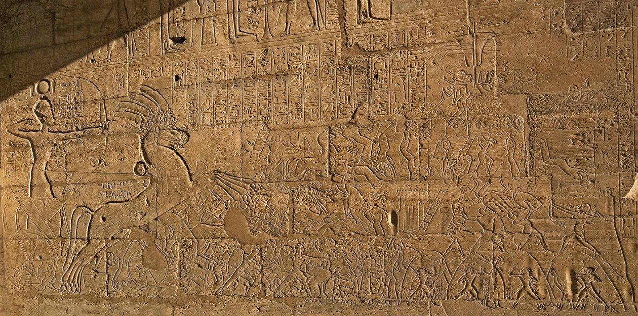 Antiquite egípcio: vista dos relevos que celebram os feitos de RamSes II durante a Batalha de Qadesh em 1274 aC, Templo fúnebre dedicado ao Faraó Ramses II de Egyptian 19th Dynasty