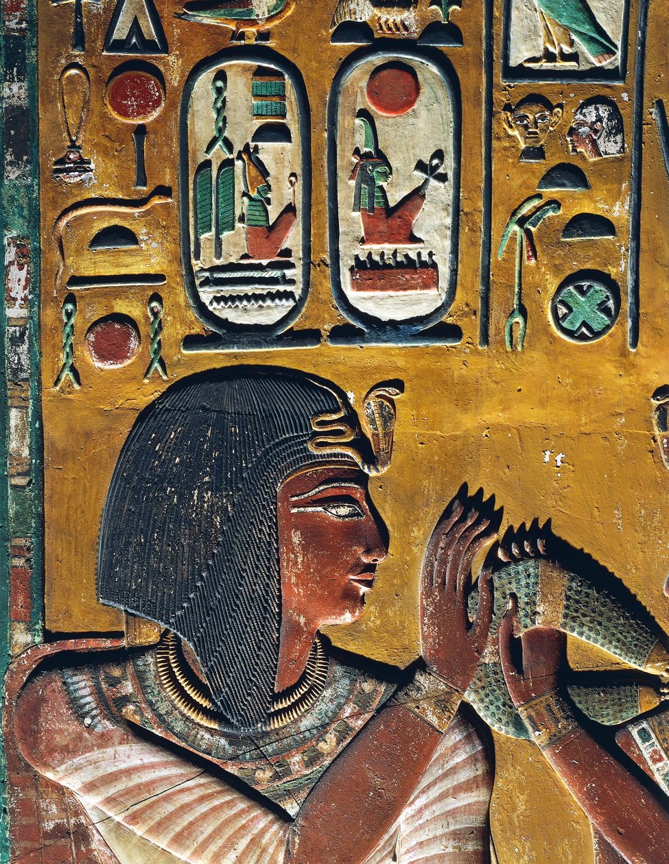 A Deusa Hathor oferece o seu colar ao Faraó (baixo relevo) de Egyptian 19th Dynasty