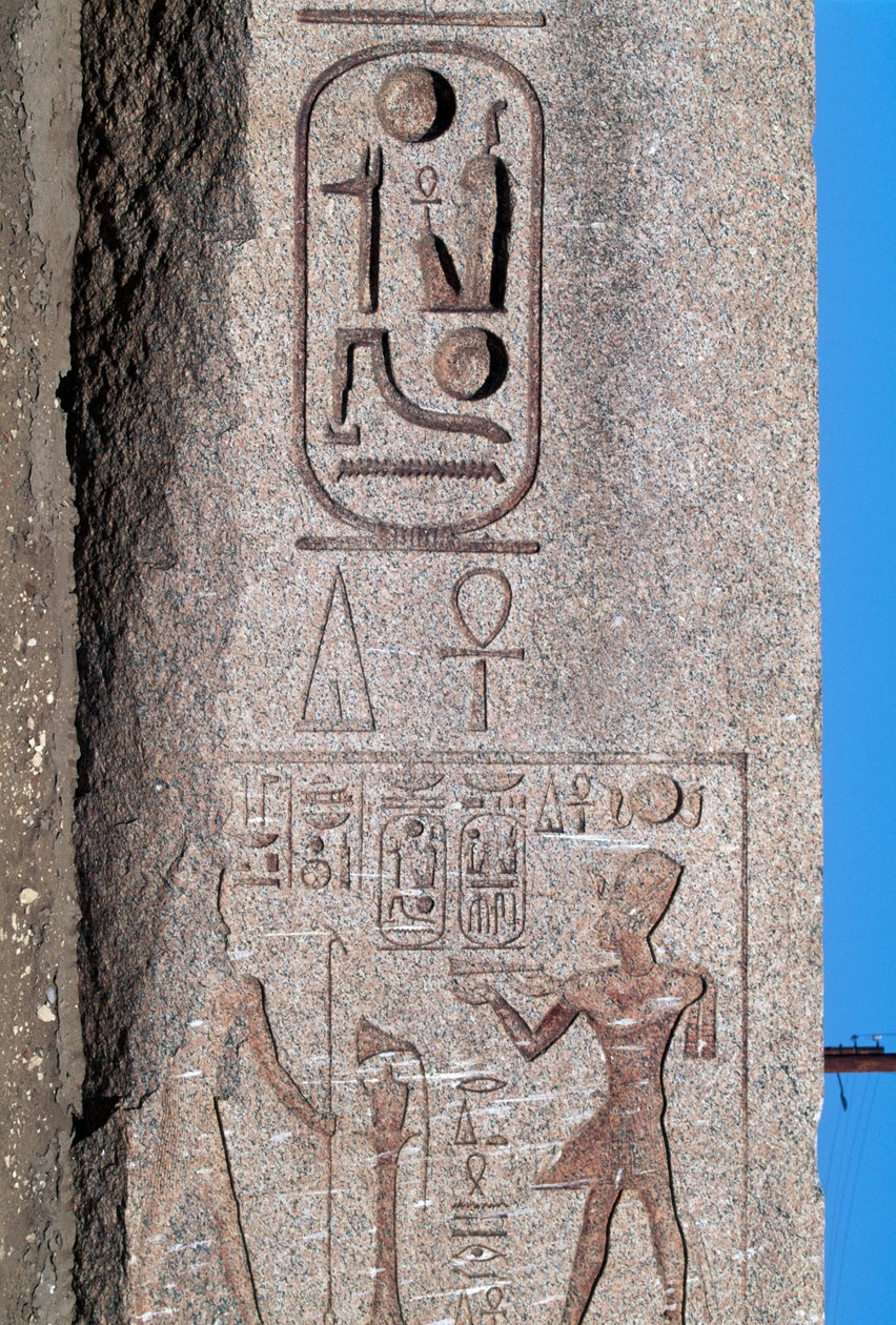 Obelisco com relevos e inscrições de Ramsés II, Grande Templo de Amon, Tanis, Egipto, Novo Reino, Dinastia XIX de Egyptian 19th Dynasty