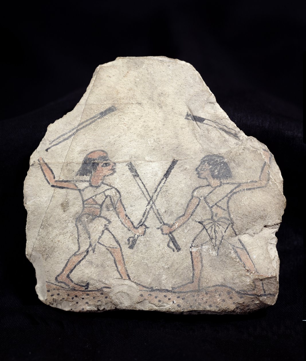 Ostrakon representando dois homens lutando com varas, de Deir El-Medina, New Kingdom (pedra pintada) de Egyptian 19th Dynasty