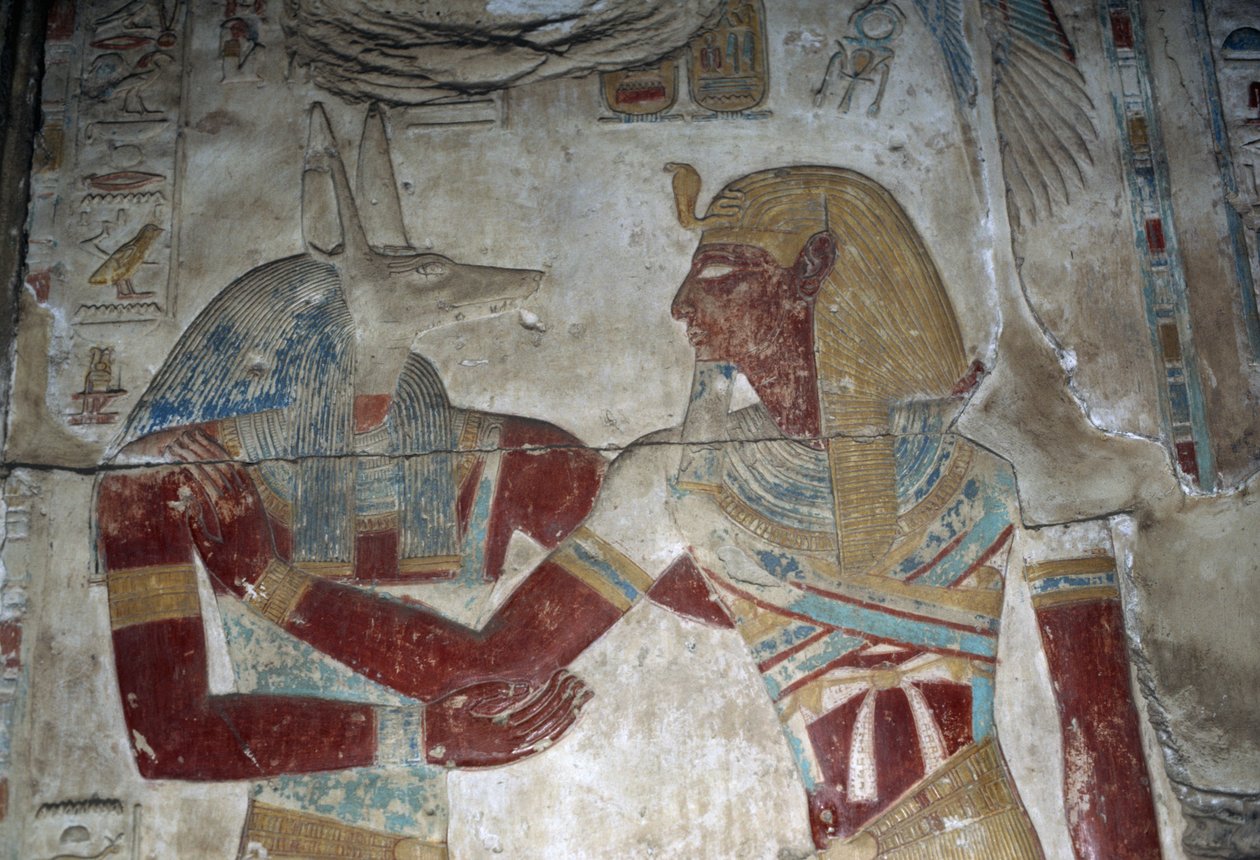 Relevo pintado representando o faraó e o deus Anúbis, capela de Osíris, Templo de Seti I de Egyptian 19th Dynasty