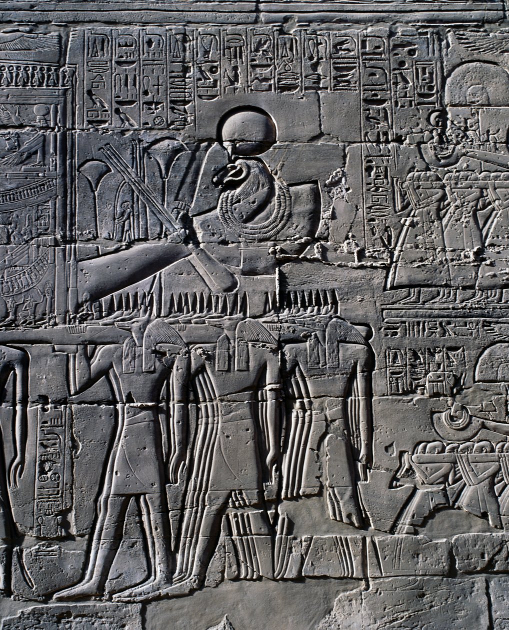 Ramsés II em frente do barco sagrado, relevo, paredes interiores do Grande Salão Hipostilo, complexo do templo de Karnak (Lista do Património Mundial da Unesco de Egyptian 19th Dynasty
