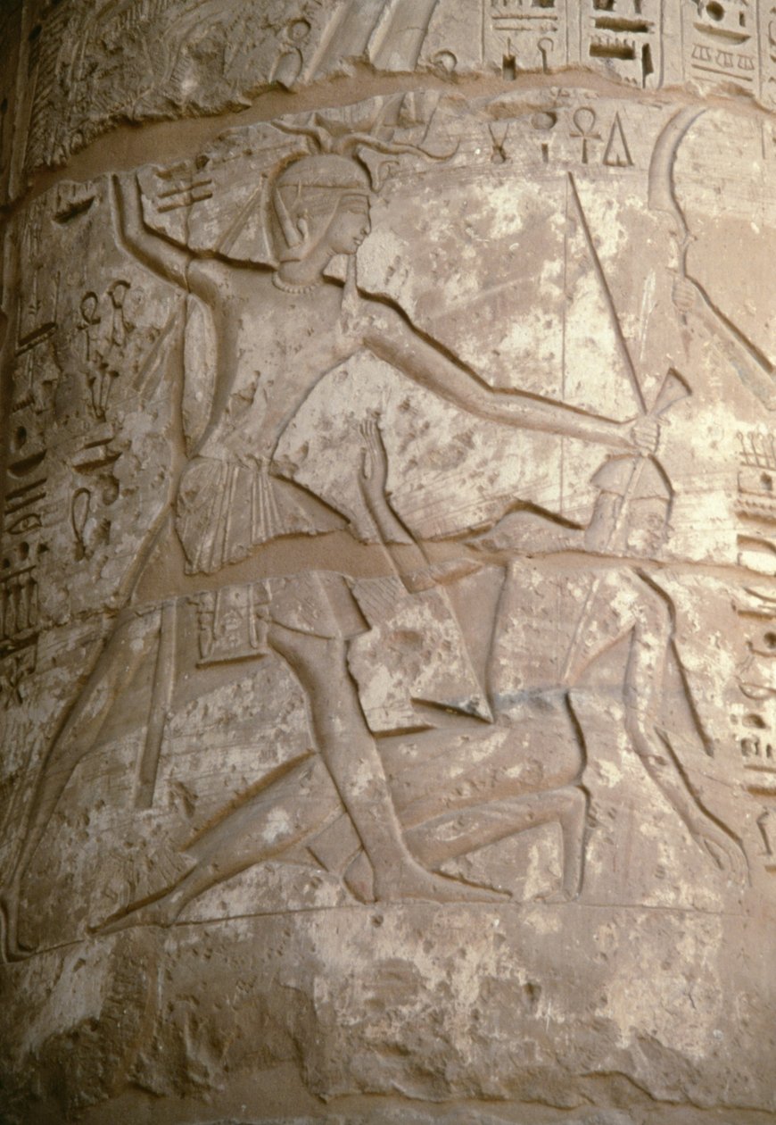 Ramsés segurando os seus inimigos asiáticos pelos cabelos enquanto se prepara para os matar, relevo, Templo de Seti I, Kanais, Egipto, civilização egípcia, Novo Reino, Dinastia XIX (foto) de Egyptian 19th Dynasty