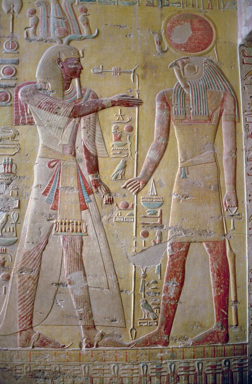 Relevo representando Merenptah (1236-1223 aC) sendo saudado por Re-Herakhty, do túmulo de Merenptah, New Kingdom, c.1297-1185 aC (calcário pintado) de Egyptian 19th Dynasty