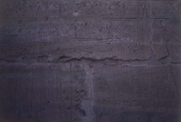 Relevo mostrando o templo da fachada de Amon, completado por Ramesses II (1298-32) (foto) de Egyptian 19th Dynasty