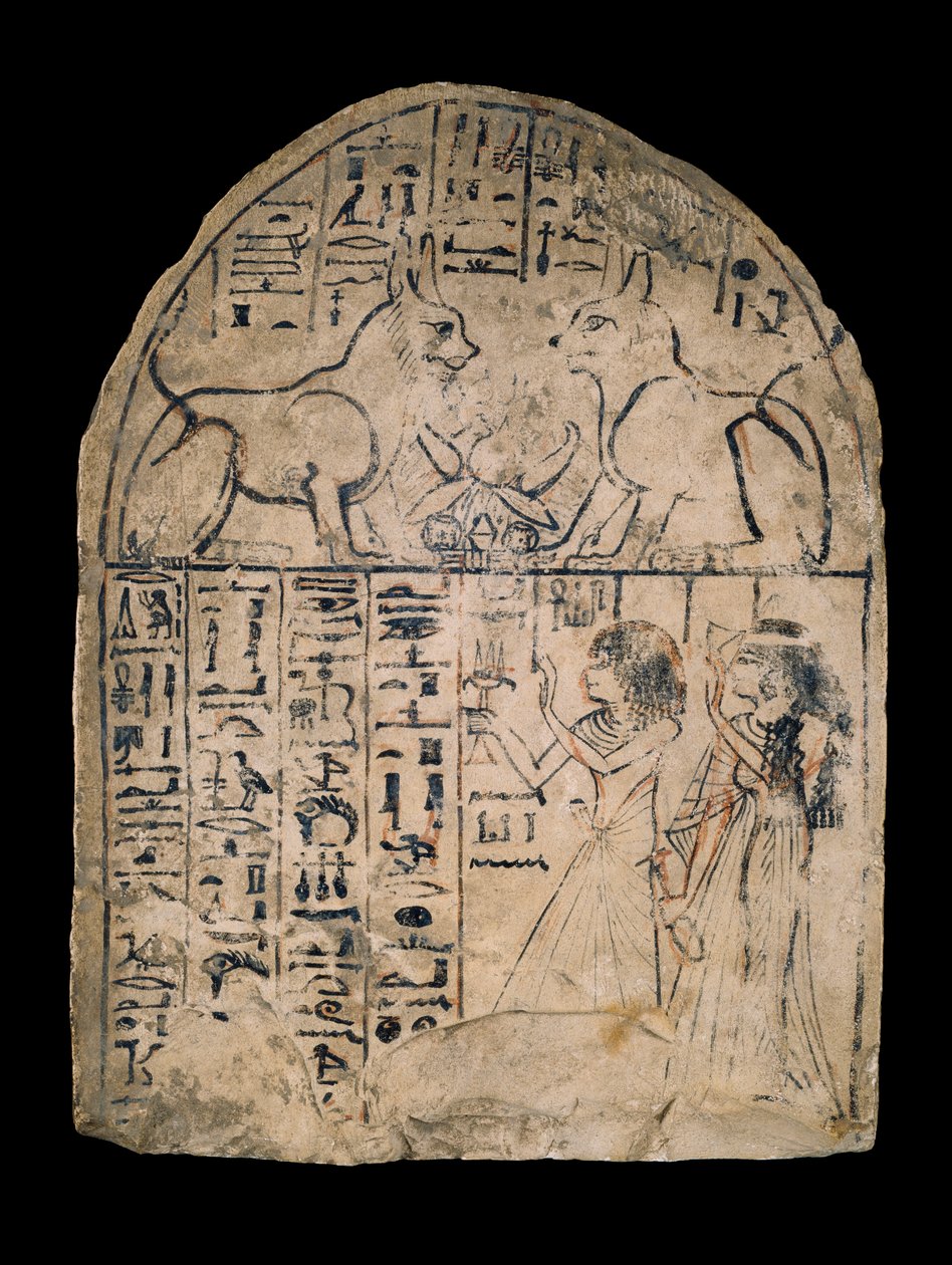 Stela representando um casal adorando "O Gato do Deus Re", e "O Grande Gato, o pacífico, em seu nome perfeito de Atum", Reino Novo, de Deir el-Medina (calcário pintado) de Egyptian 19th Dynasty