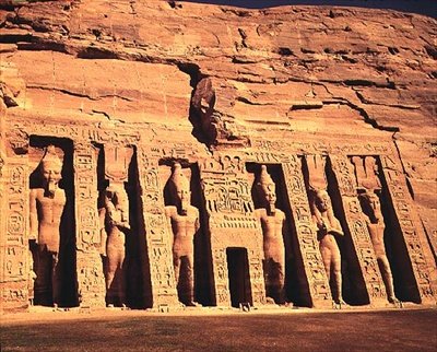O Templo da Rainha Nefertari, também dedicado a Hathor de Abshek, e chamado de Pequeno Templo, Novo Reino, de Egyptian 19th Dynasty