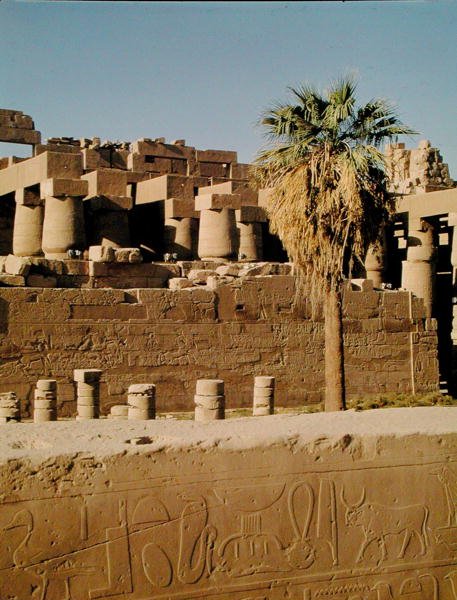 Muralha de Ramsés II e o Templo de Tutmés de Egyptian 19th Dynasty