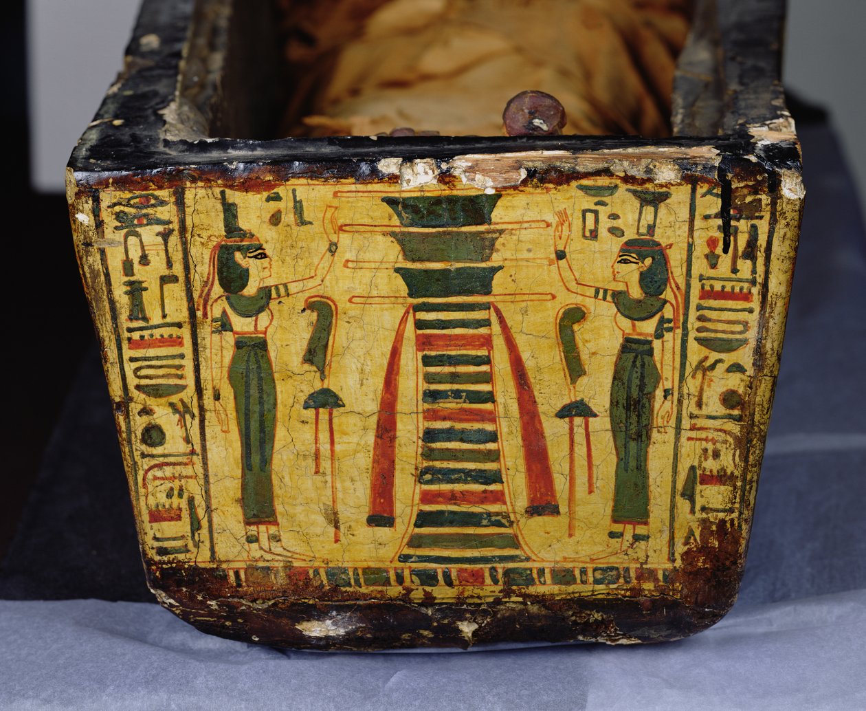 Detalhe da extremidade do pé da base externa do caixão da múmia de Nesyamun, possivelmente encontrada em Deir El-Bahri, New Kingdom, c.1100 BC (madeira pintada) de Egyptian 20th Dynasty