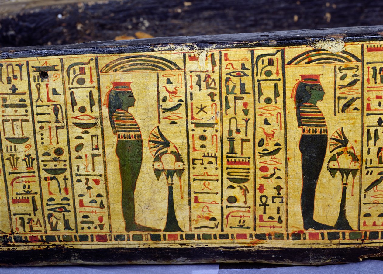 Detalhe da base exterior do caixão da múmia de Nesyamun, possivelmente encontrada em Deir El-Bahri, New Kingdom, c.1100 BC (madeira pintada) de Egyptian 20th Dynasty