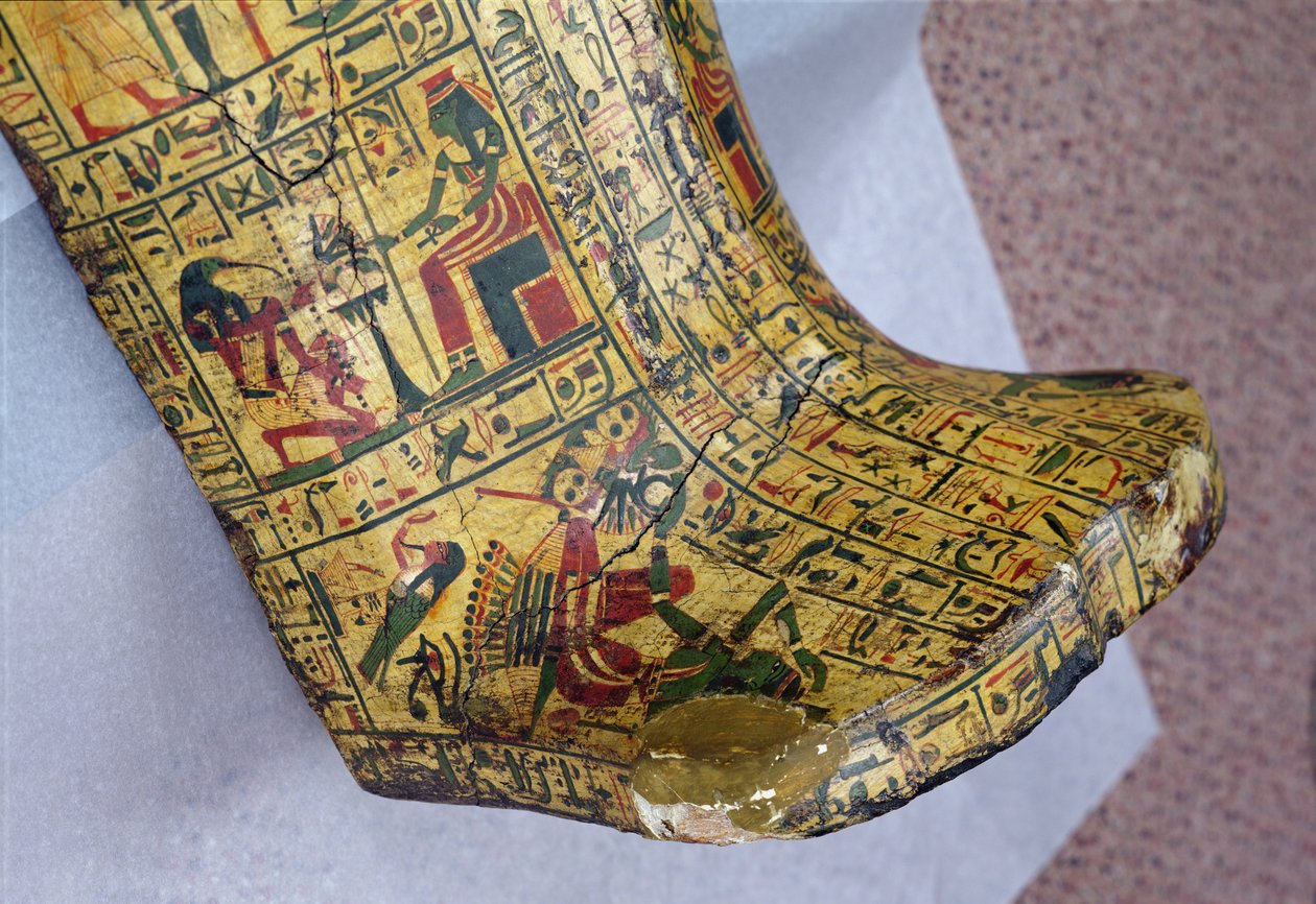 Detalhe do caixão exterior da múmia de Nesyamun, possivelmente encontrado em Deir dl-Bahri, New Kingdom, c.1100 BC (madeira pintada) de Egyptian 20th Dynasty