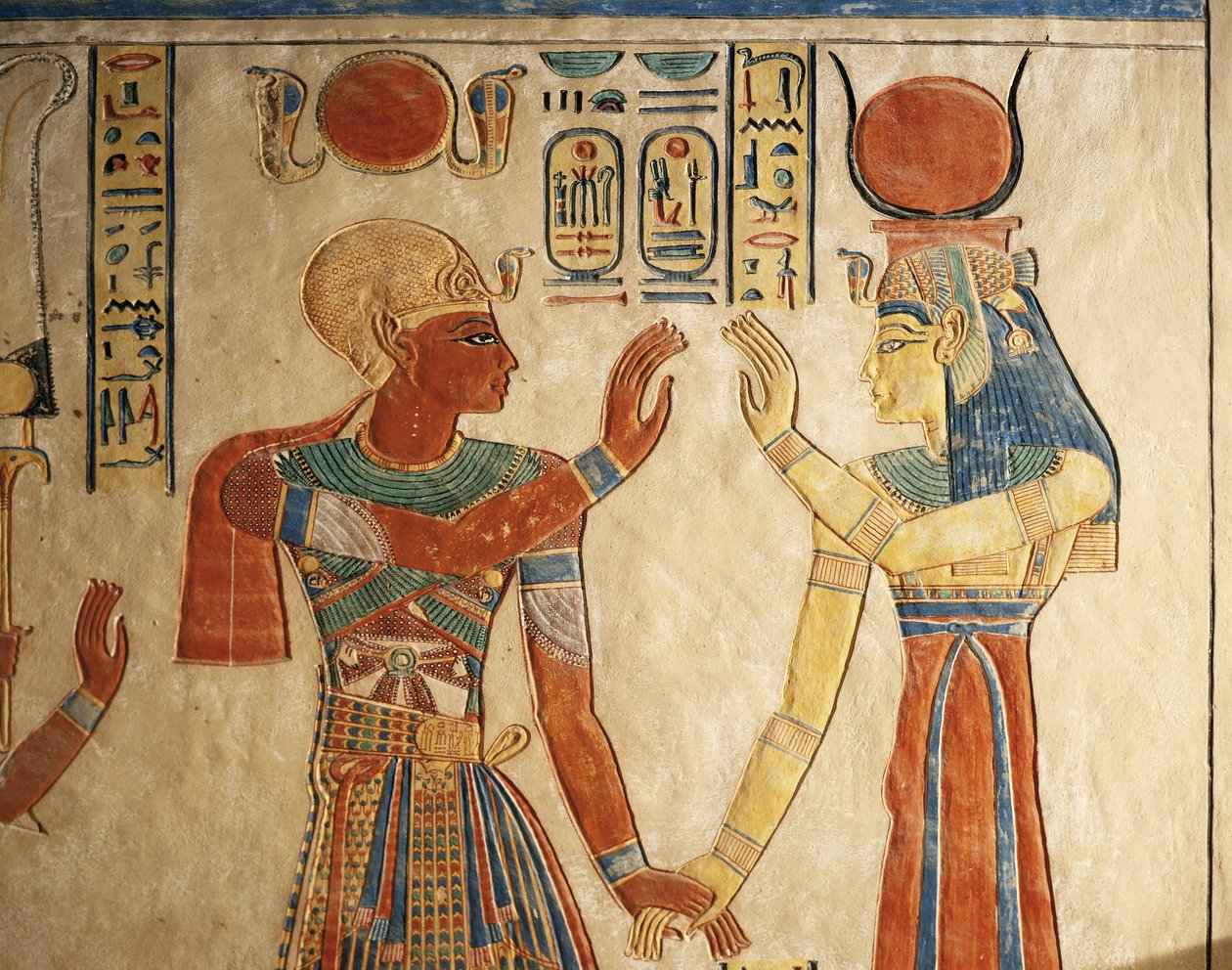 Egipto, Luxor, Tebas Antiga, Vale das Rainhas, Túmulo de Amonherkhopeshaf, pintado em relevo representando o Faraó Ramsés III em frente de Ísis de Egyptian 20th Dynasty