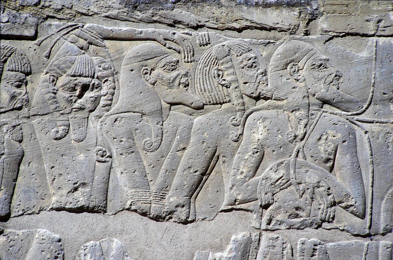 Alívio retratando "Prisioneiros do Norte" na Batalha de Ramsés III, Grande Templo de Medinet (pedra) de Egyptian 20th Dynasty