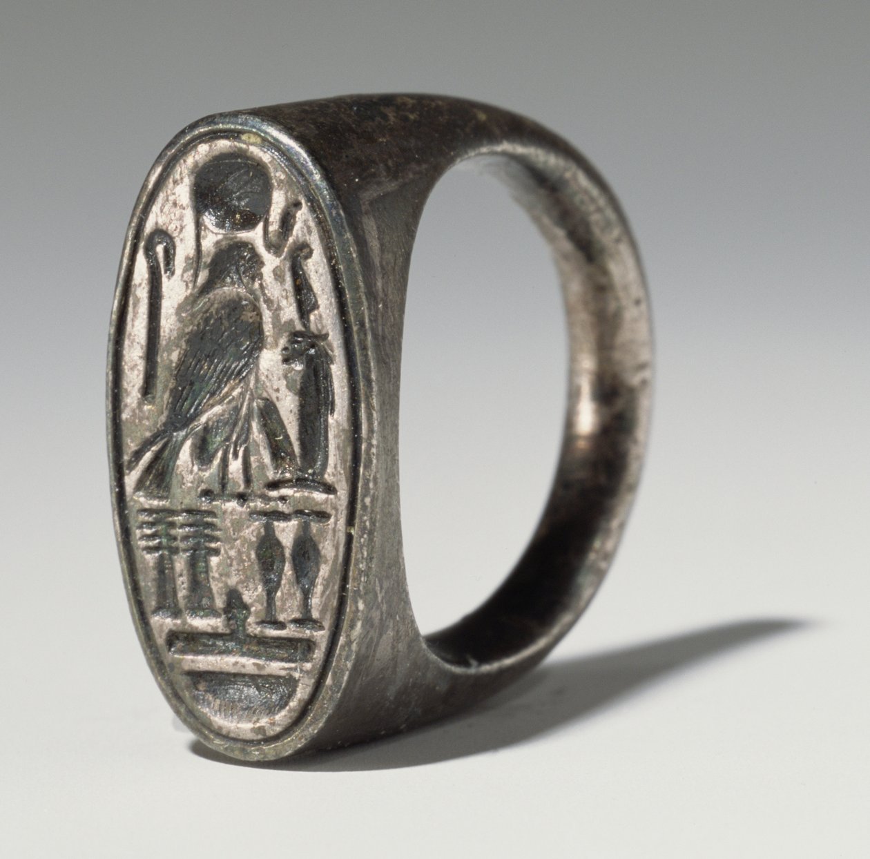 Anel pertencente a Ramesses IV (1153-1147 aC) Novo Reino (prata) de Egyptian 20th Dynasty