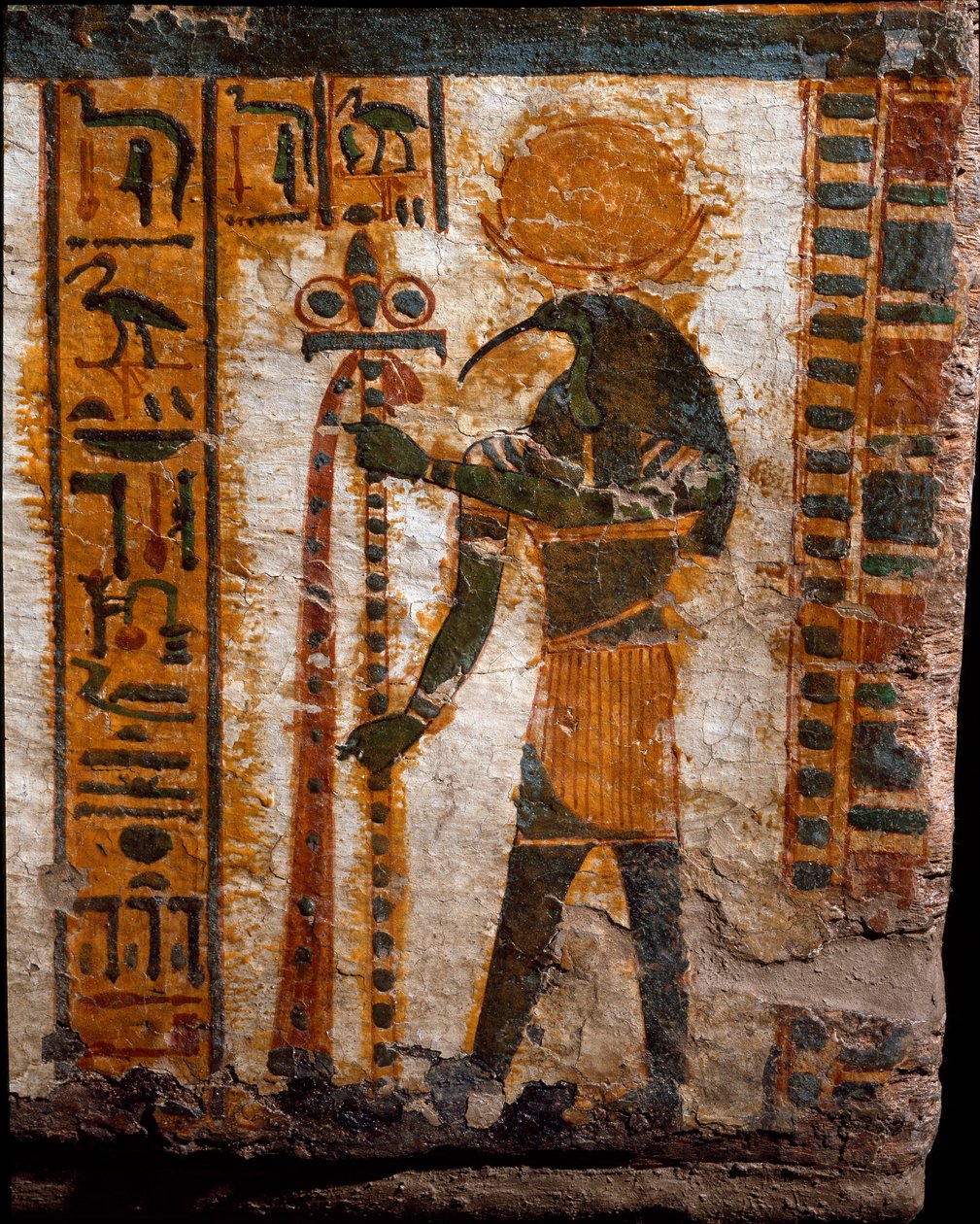 Antiquidade egípcia: Thot, o deus da lua, na forma de um homem à cabeça do ibis. decoração do sarcófago antropóide do escriba Butehamon, 21ª dinastia (1085-935 AC). Museu do Egito em Turim (Torino, Museo Egizio) de Egyptian 21st Dynasty