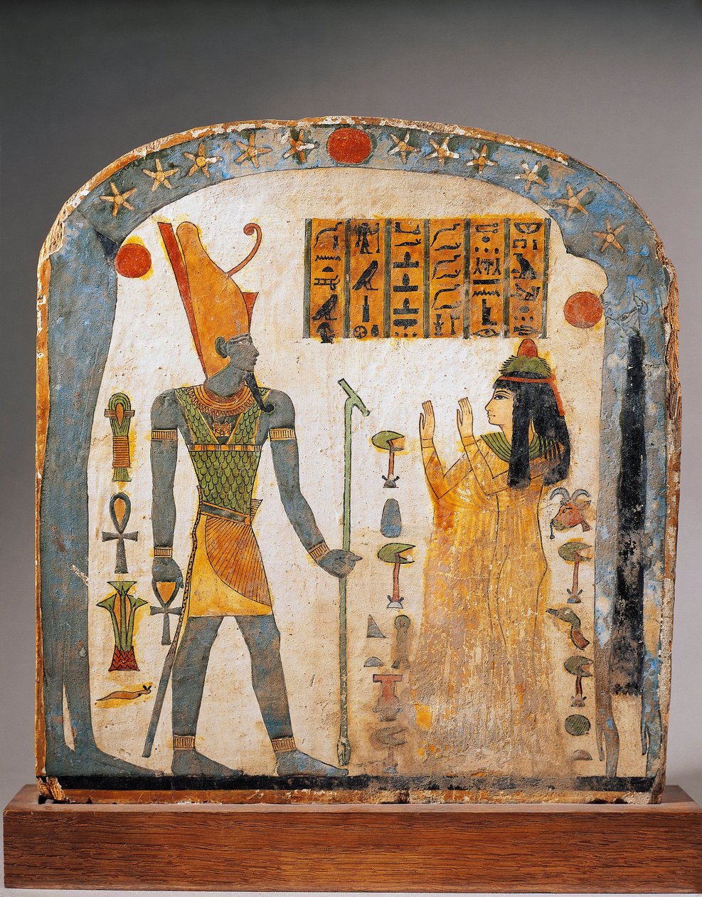 Estela de madeira pintada da Senhora Taperet, representando Taperet a rezar ao deus Aton com o céu representado pela deusa Nut de Egyptian 22nd Dynasty