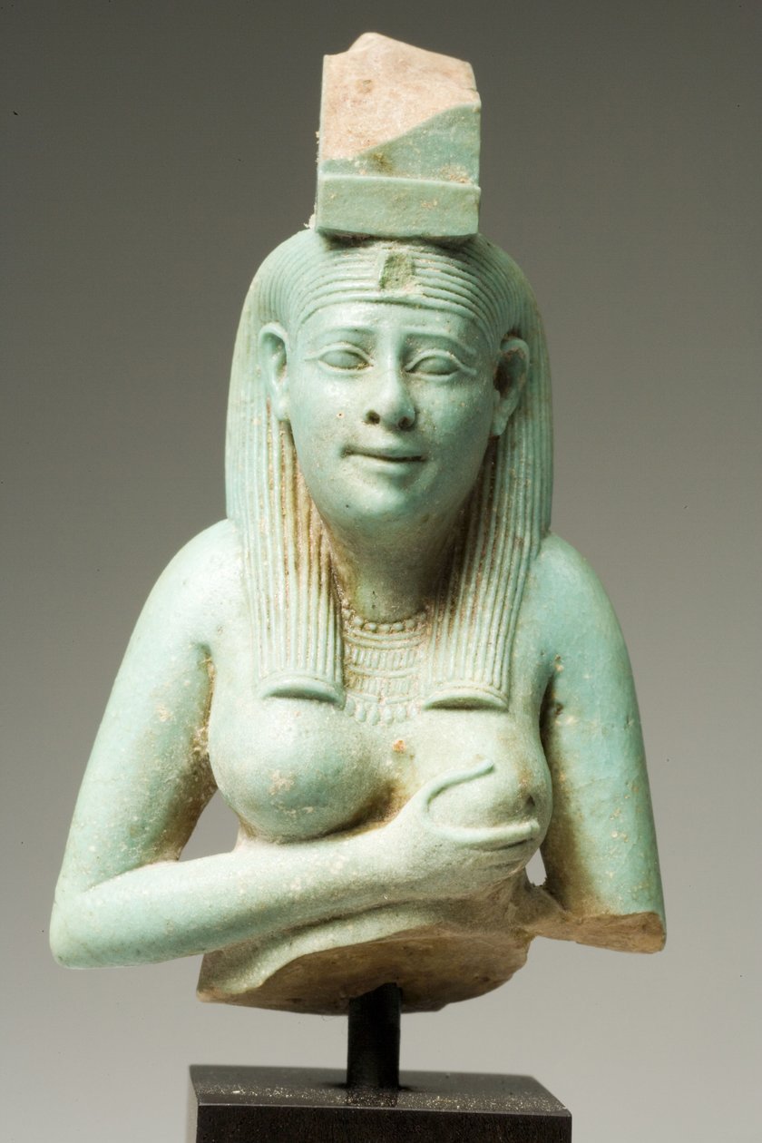 Fragmento de Ísis, Período Dinástico Final (faiança) (ver também 270351) de Egyptian 26th Dynasty