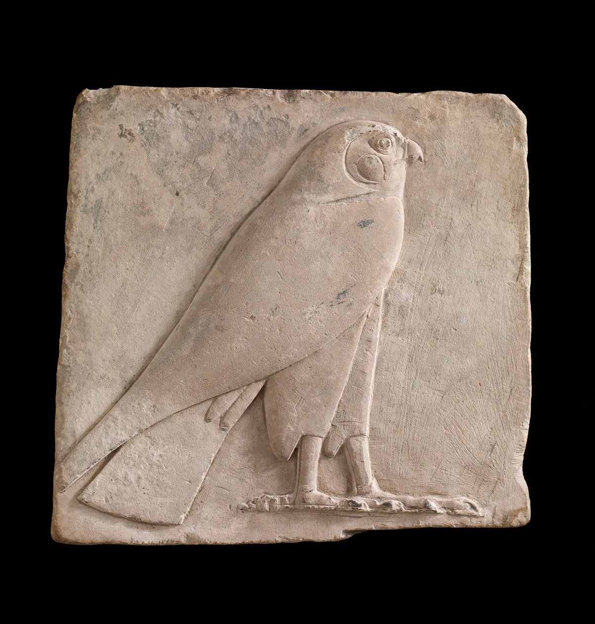 Placa representando um falcão, provavelmente o deus Hórus, 26ª dinastia ou período Saite, 664-525 aC ou mais tarde calcário de Egyptian 26th Dynasty