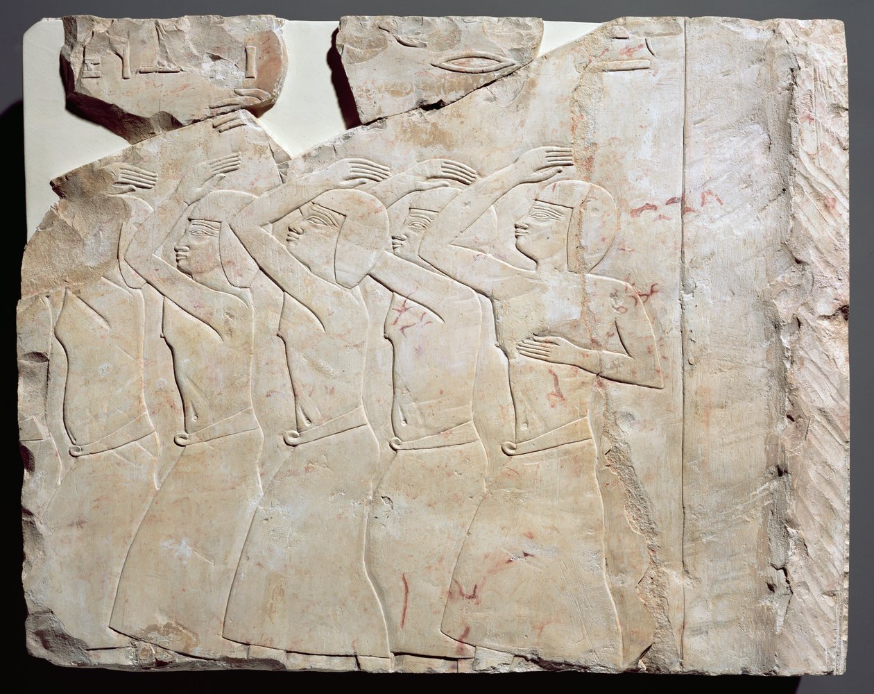 Alívio do Túmulo de Nes-Peka-Shuty, Deir El-Bahri, Tebas, detalhe da extremidade direita do segundo registro, Saite Period, c.656-610 aC (calcário) de Egyptian 26th Dynasty