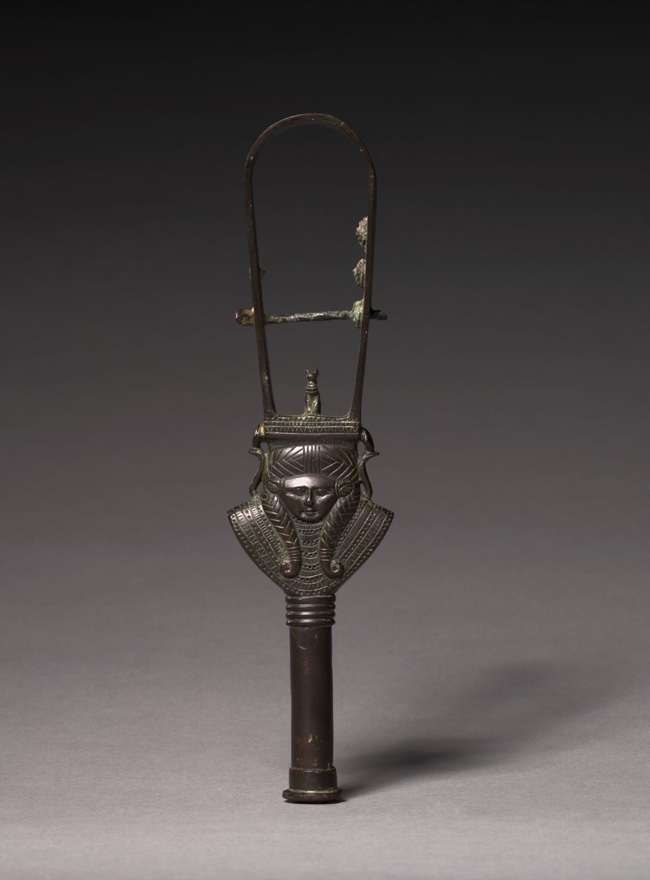 Sistrum arqueado, 380-343 aC de Egyptian 30th Dynasty