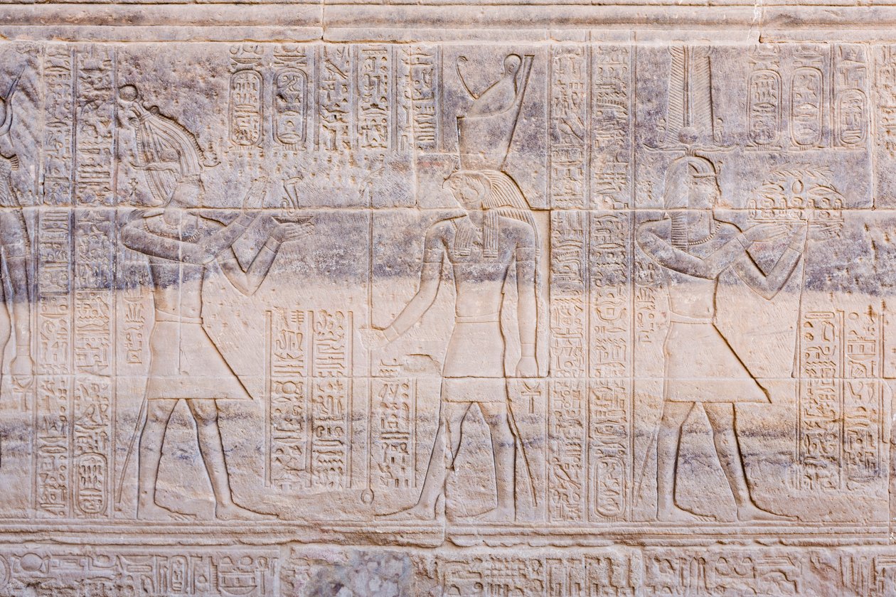 Socorros no templo de Filae, Assuão, Egipto de Egyptian 30th Dynasty