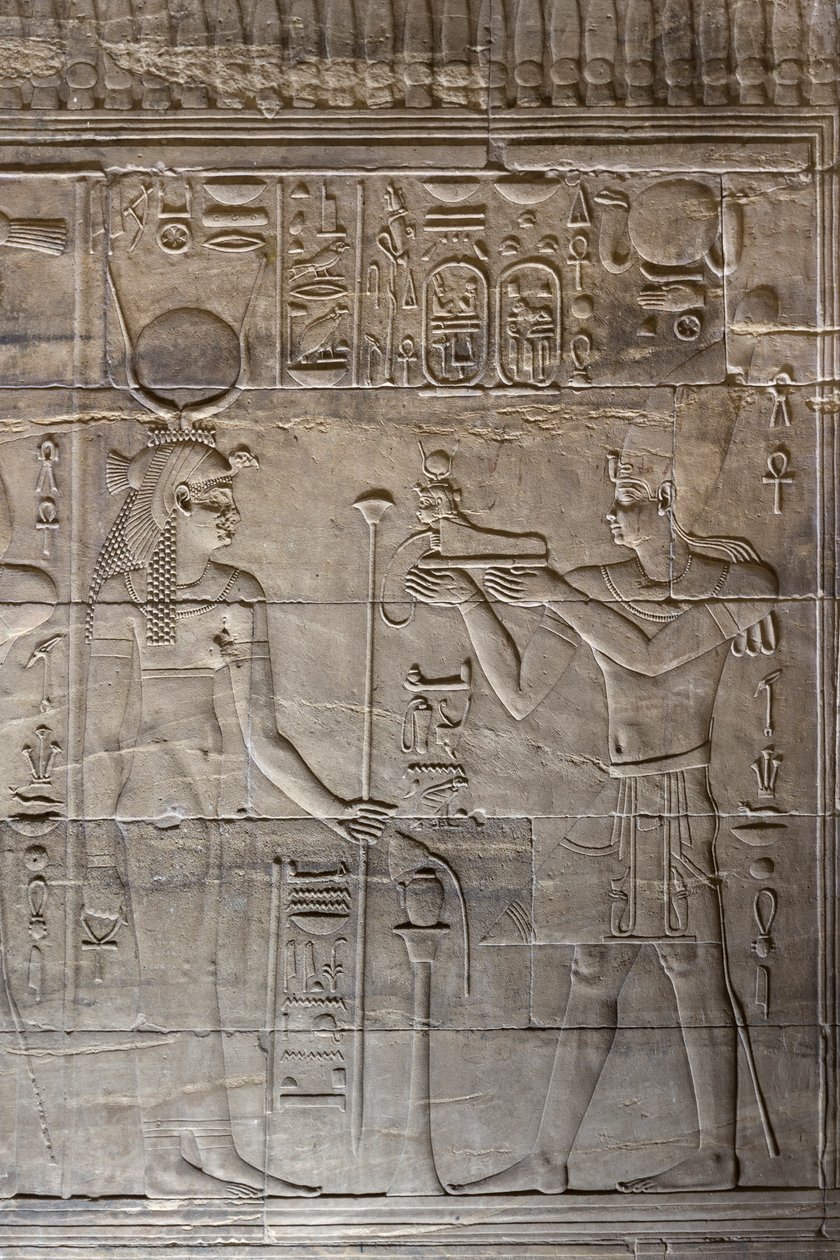 Alívio no santuário interior, templo de Filae, Assuão, Egipto de Egyptian 30th Dynasty