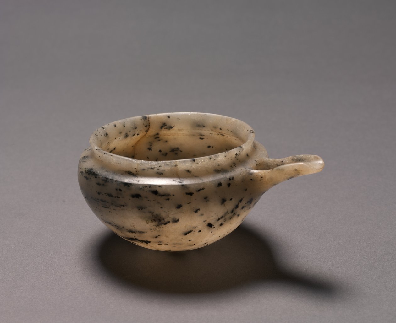 Tigela com bico, c.3573-2454 aC de Egyptian 4th Dynasty