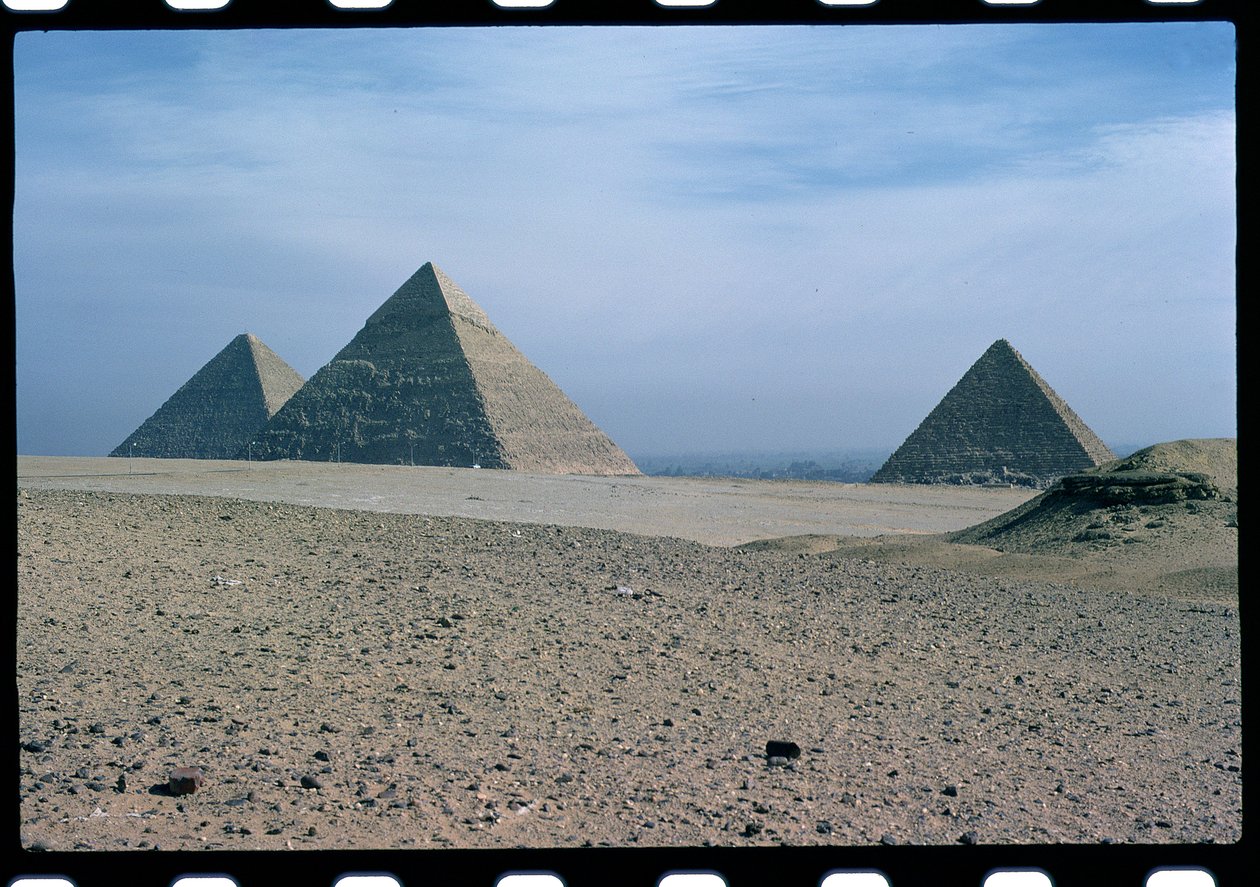 Vista, de, a, pirâmides khufu, khafre, e, menkaure, reino velho de Egyptian 4th Dynasty