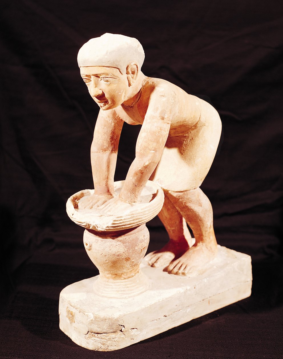 Modelo de um homem fazendo cerveja, de Saqqara, Old Kingdom de Egyptian 5th Dynasty