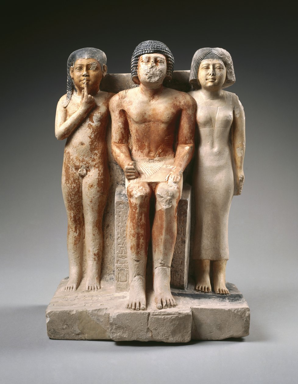Estátua de Nykara e a sua Família, Final da 5ª Dinastia, Reino Velho, c.2455-2350 AC (calcário pintado) de Egyptian 5th Dynasty