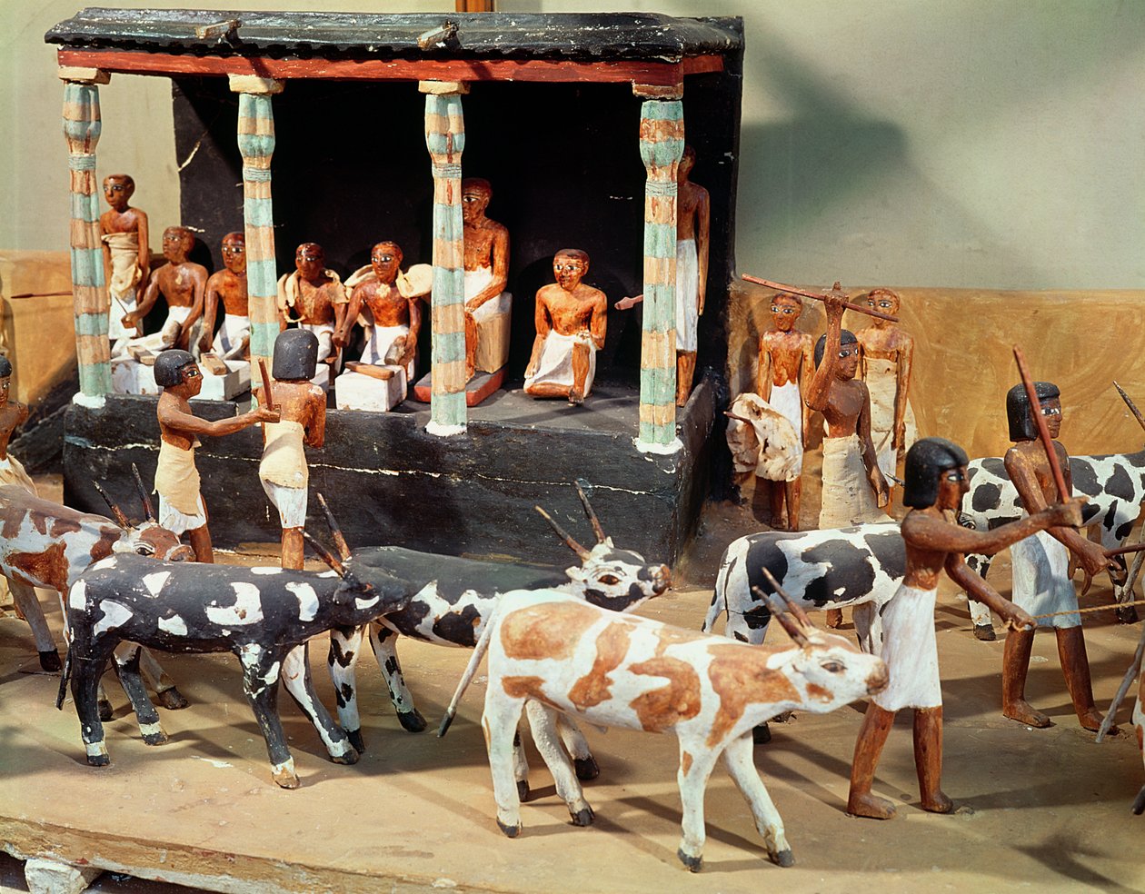 Modelo funerário de um censo do gado, do túmulo de Meketre, Tebas, Reino do Meio, c.2000 aC (madeira pintada) (detalhe) de Egyptian 6th Dynasty