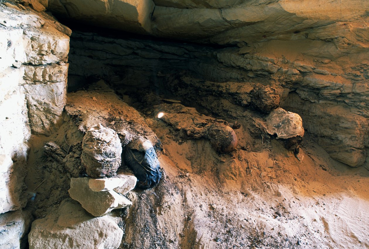 Detalhe do túmulo nº 49, Vale das múmias douradas, Bahariya Oasis, Gizé, Egipto. Civilização egípcia de Egyptian Egyptian