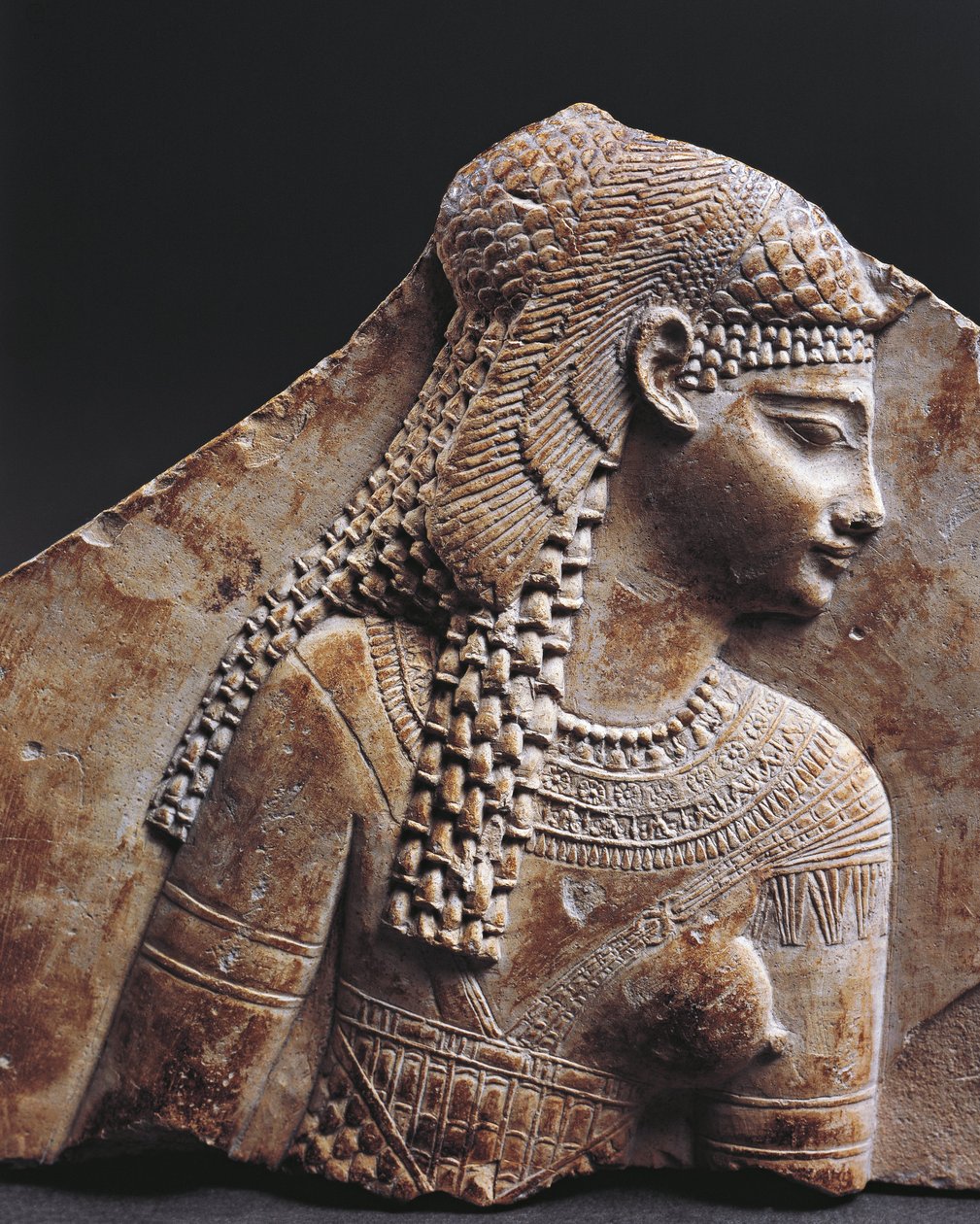 Fragmento de baixo relevo retratando Cleópatra de Egyptian Ptolemaic Period
