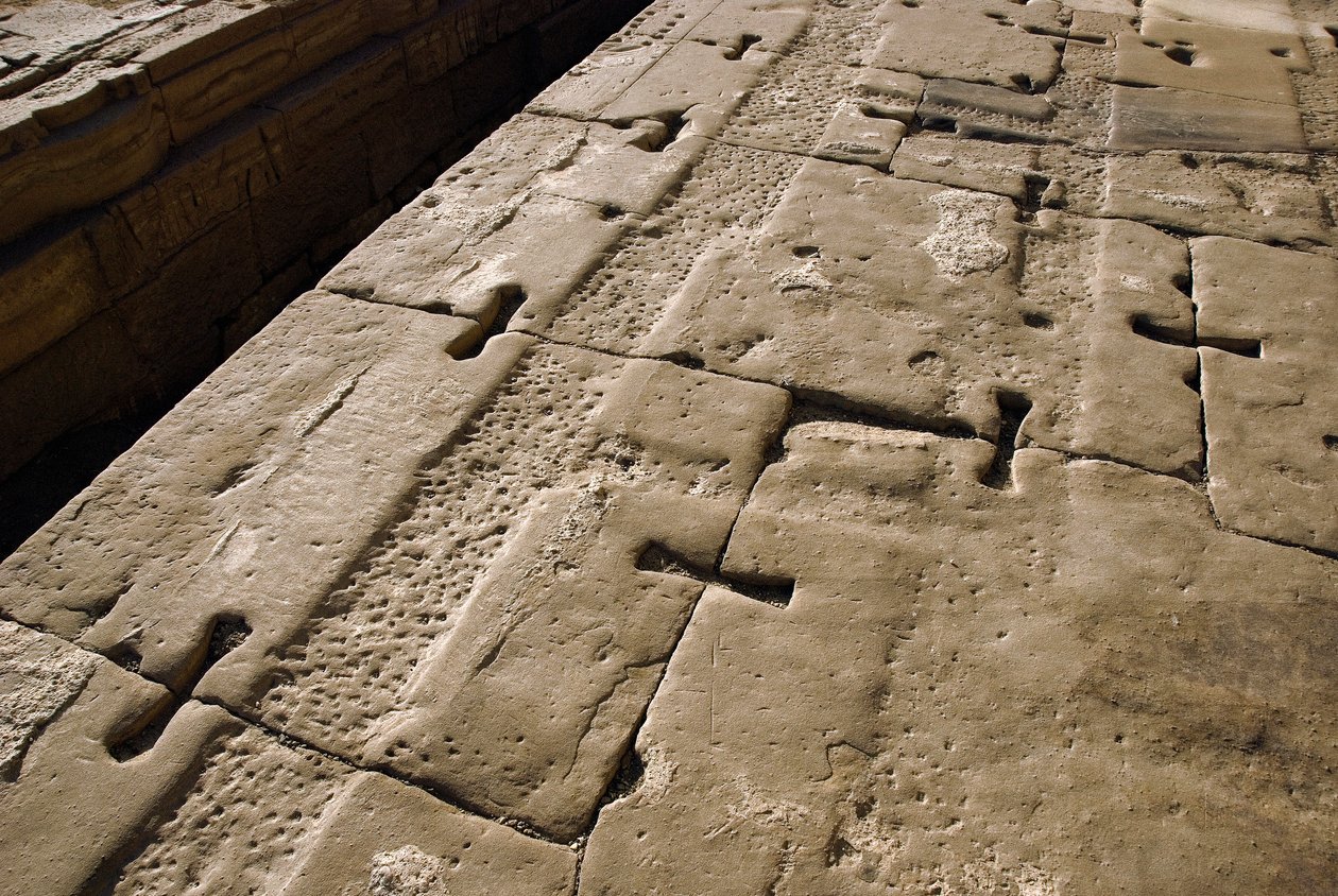 Antiquite egípcia: detalhe do telhado, Templo de Hathor, Denderah, Egito de Egyptian Ptolemaic Period