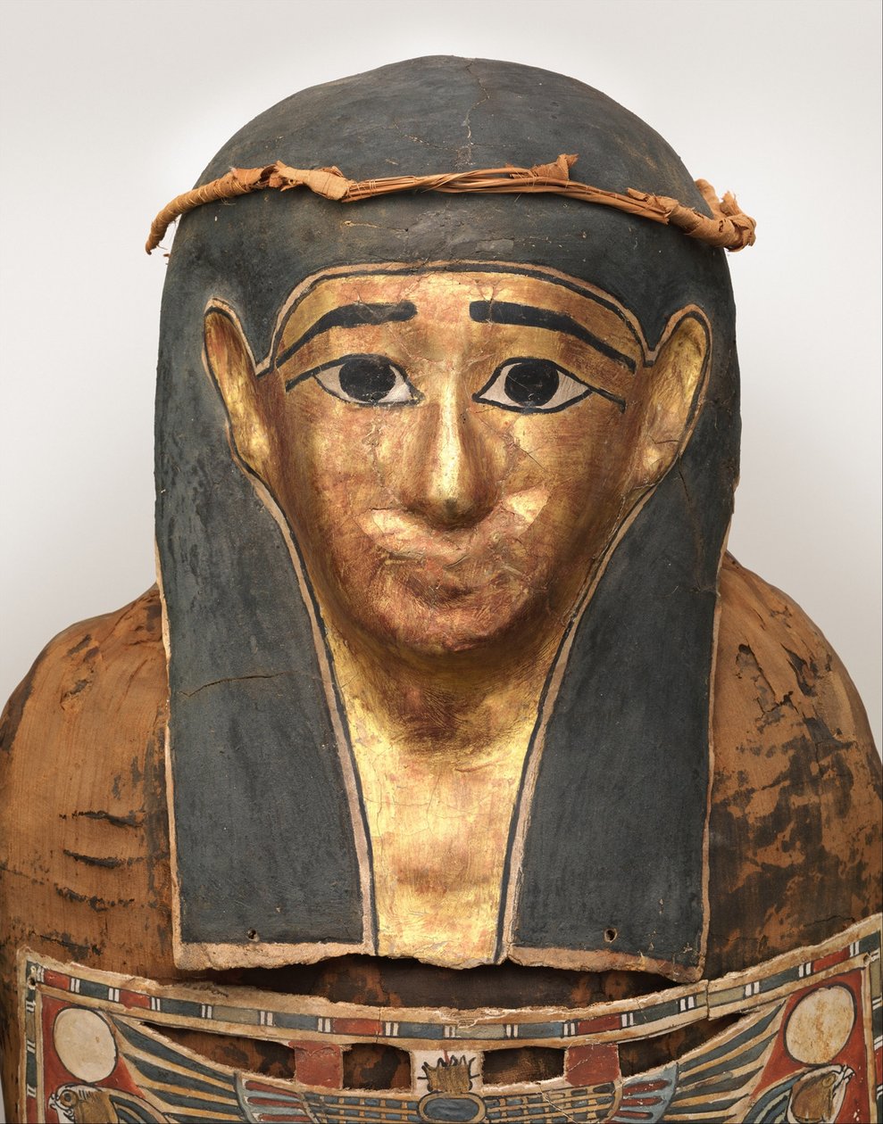 Múmia de Nesmin (detalhe da máscara de múmia com coroa de flores), 200-30 AC de Egyptian Ptolemaic Period