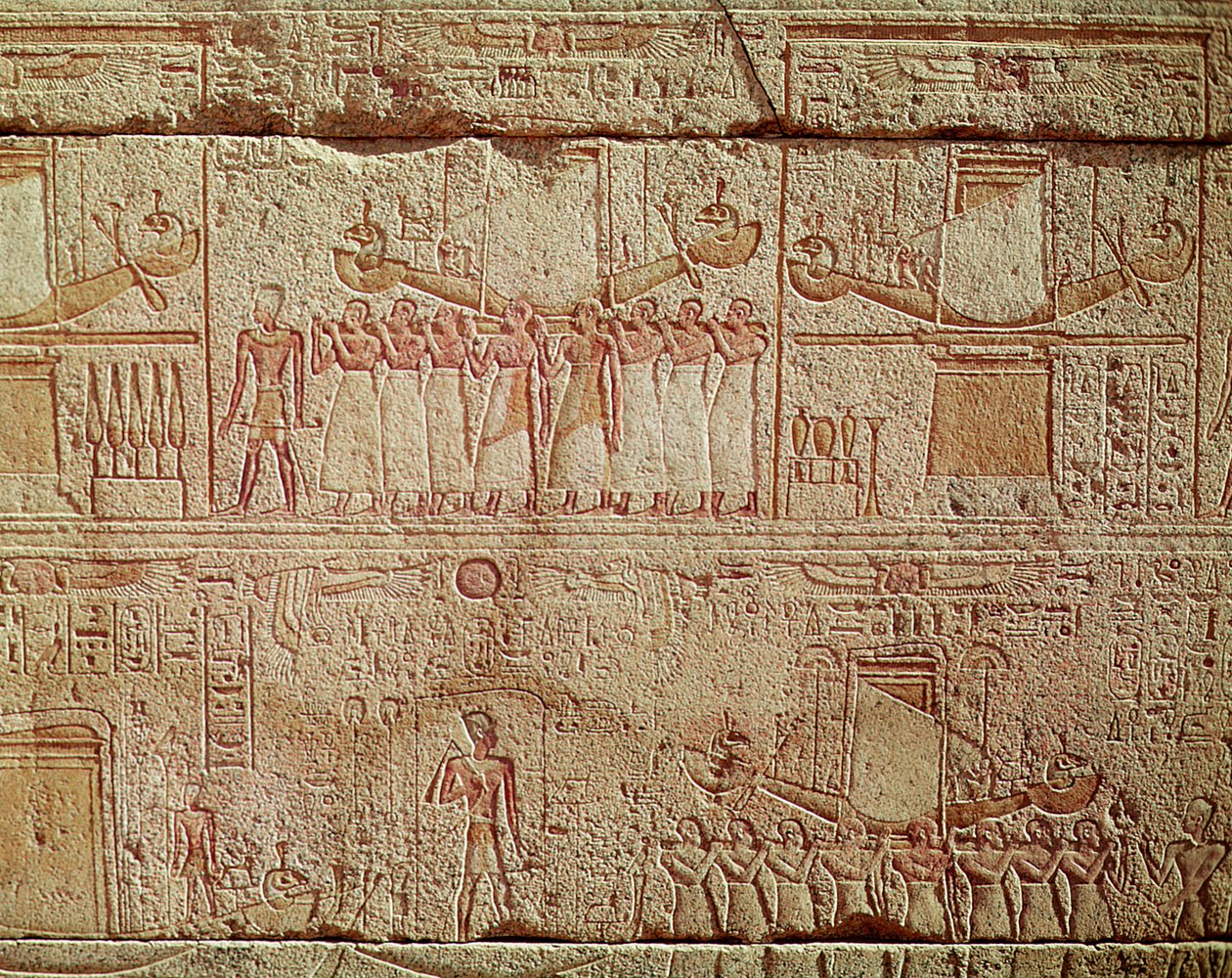 Relevo retratando barcos sagrados transportados por sacerdotes em procissão, do Santuário de Philip Arrhidaeus (323-317 aC) Dinastia Macedônia (granito) de Egyptian Ptolemaic Period
