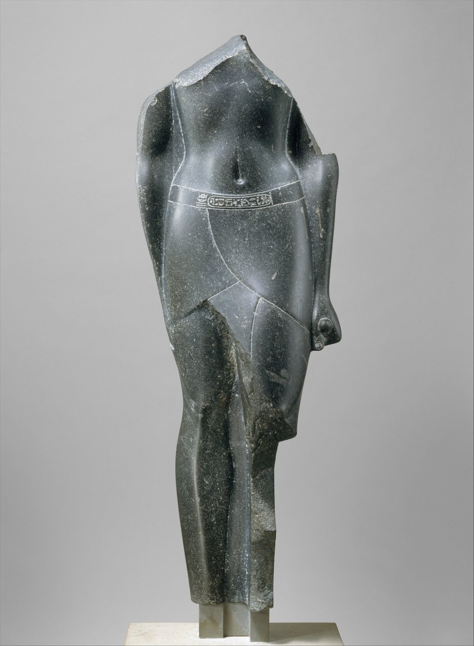 Torso de um rei ptolemaico, inscrito com cartuchos de um Ptolomeu tardio, 80-30 aC (basalto) de Egyptian Ptolemaic Period