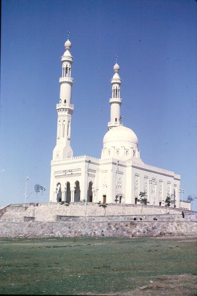 Mesquita Aswan de Egyptian School