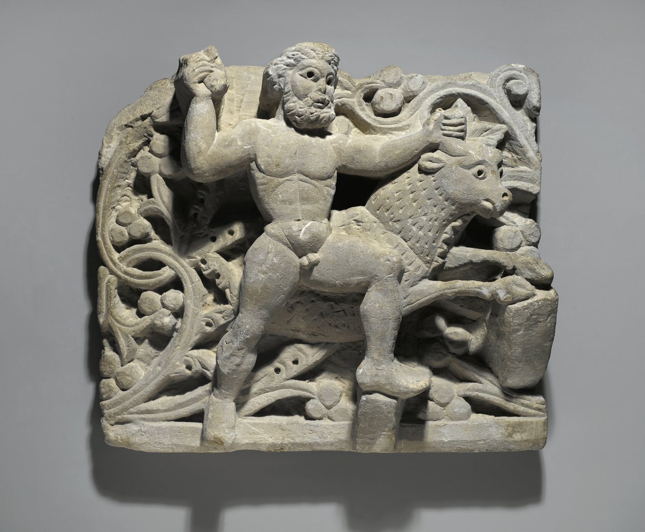 Heracles ferreiro Acheloos na forma de um touro, de Oxyrhynchus, c.300-500 (calcário) de Egyptian School