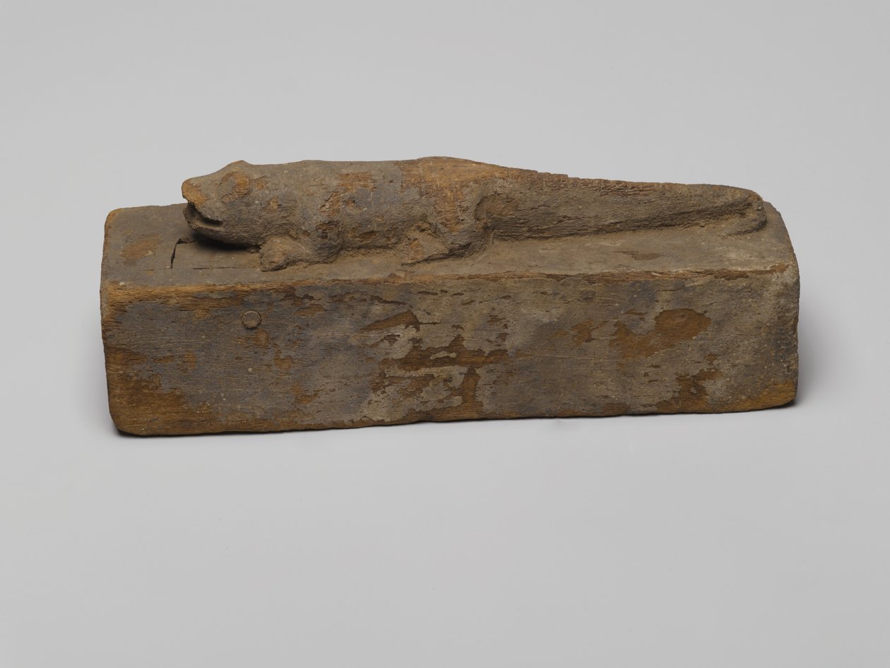 Pequeno caixão para um crocodilo, 664-332 aC (madeira) de Egyptian School